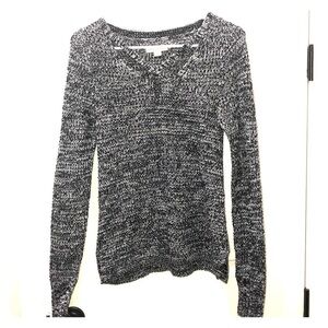 2/$15 Aeropostale - Black & Gray Criss Cross V-Neck Sweater Knit Pullover Size S